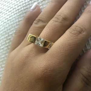 Triangle gold ring with diamond studs on the sides
